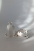Lotus Taş Tozu Vazo, Tealight Mumluk ve Tepsi Seti – Minimal 3’lü Dekoratif Sunum Seti DKR0026